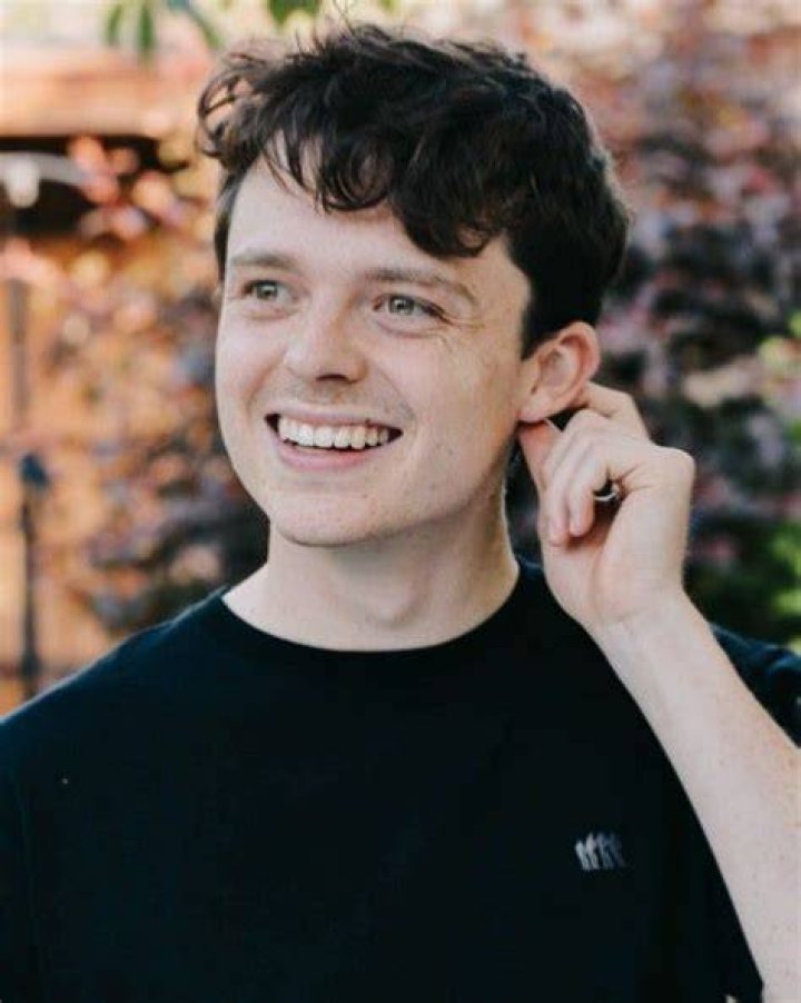 Sam Holland Bio (Wiki) 