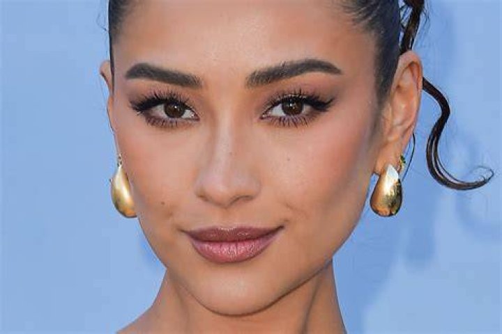 Shay Mitchell photo