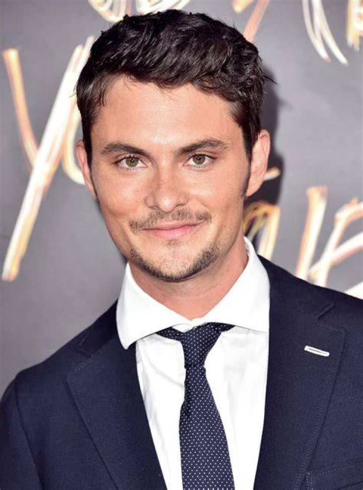 Shiloh Fernandez Shiloh Fernandez