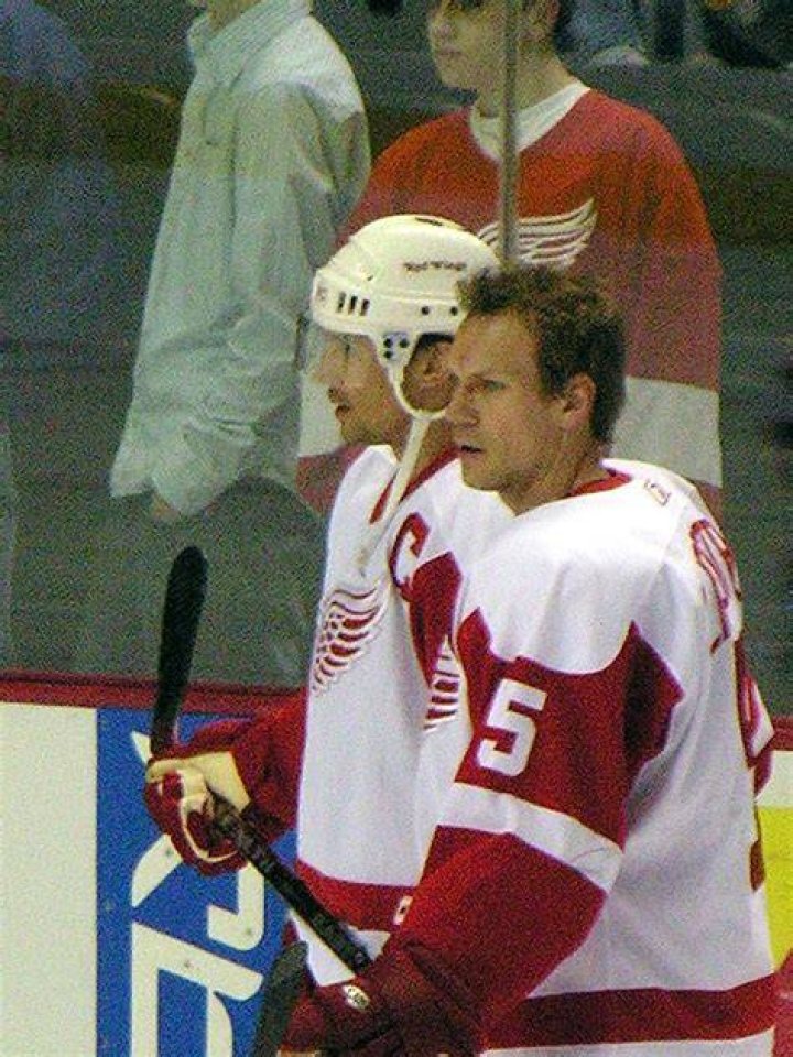 Steve Yzerman Bio (Wiki) 