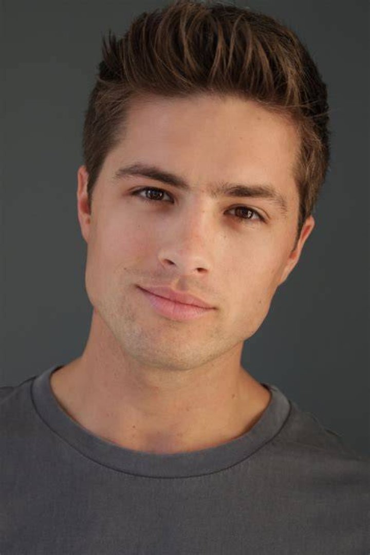 Travis Burns Bio (Wiki) 