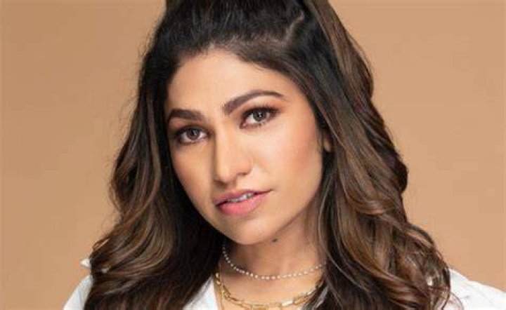 Tulsi Kumar - Age, Family, Bio