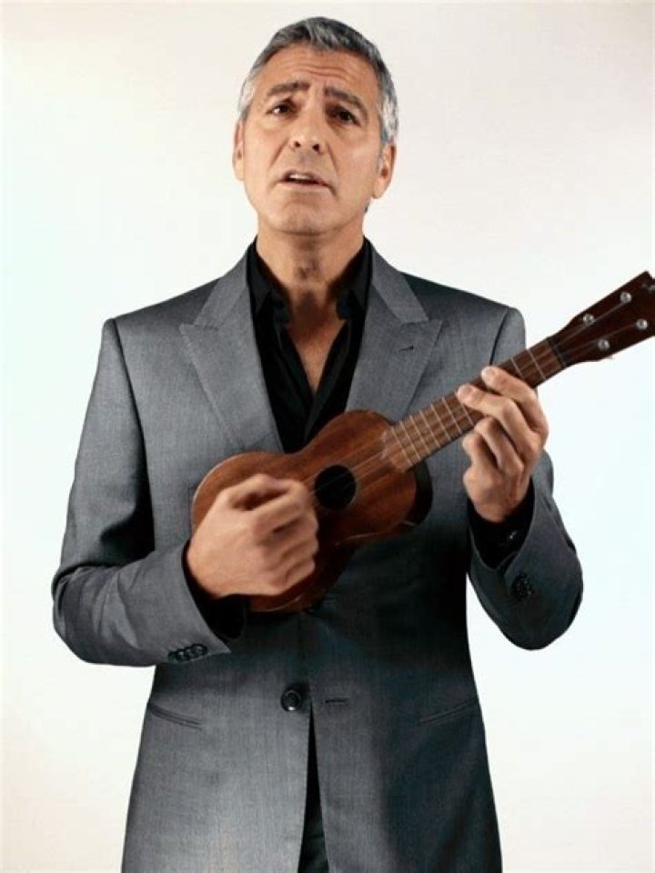 Ukulele playing! Know which celebrities can play it well! Ukulele playing! Know which celebrities can play it well!