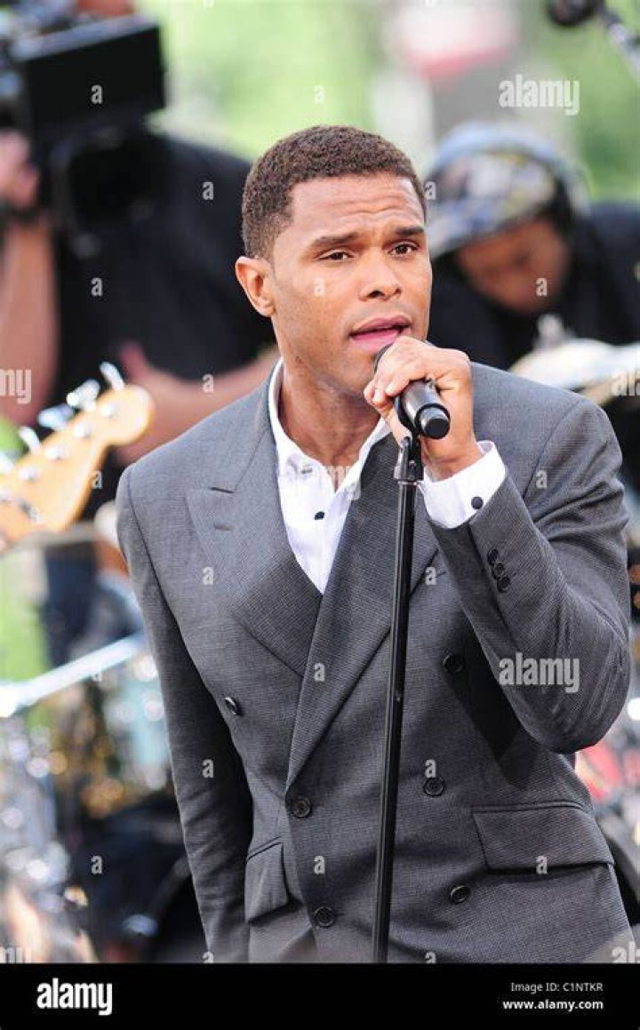 What happened to the singer Maxwell?