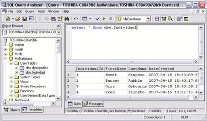 What is Query Analyzer in SQL Server?