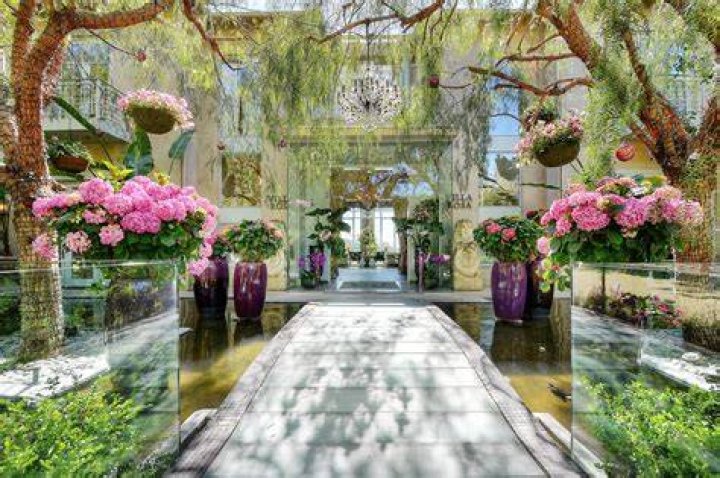 Where is Villa Rosa house?