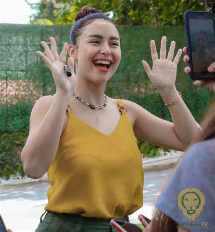 Yassi Pressman photo